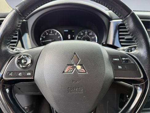 Used 2020 Mitsubishi Outlander SE AWD/4WD image 35