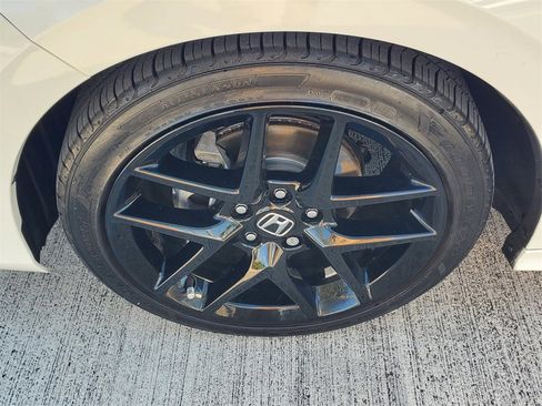 Used 2024 Honda Civic Sport image 4