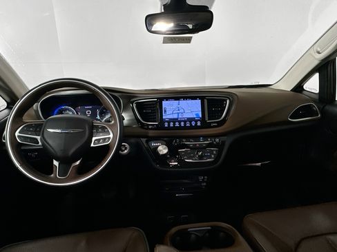 Used 2017 Chrysler Pacifica Limited FWD image 28