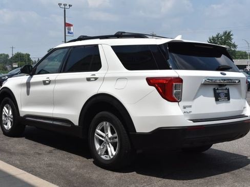 Used 2023 Ford Explorer XLT AWD/4WD image 13