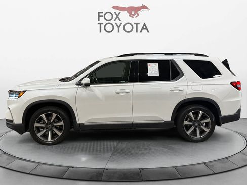 Used 2025 Honda Pilot Elite image 3