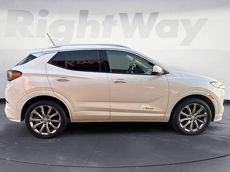 Used 2024 Buick Encore GX Avenir w/ Avenir Technology Package AWD/4WD image 6