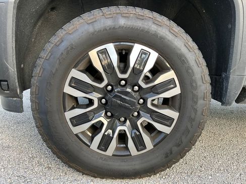 Used 2025 GMC Sierra 2500 Denali Ultimate w/ Max Trailering Package image 14