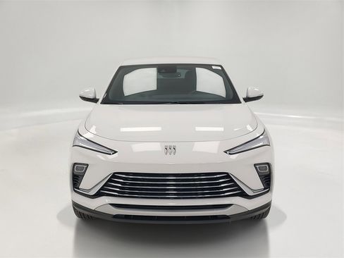 Used 2025 Buick Envista Preferred image 2