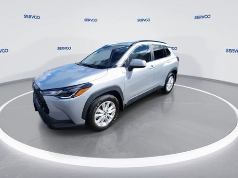 Used 2024 Toyota Corolla Cross LE image 5