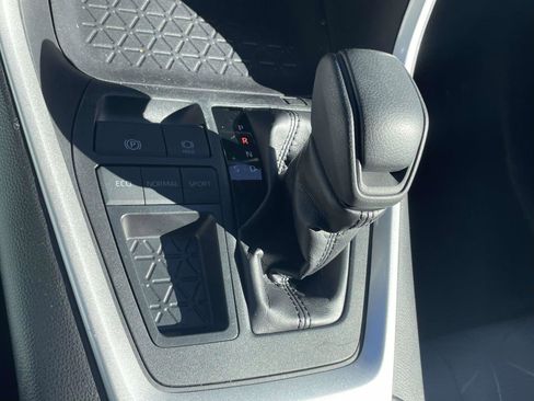 Used 2024 Toyota RAV4 XLE image 5