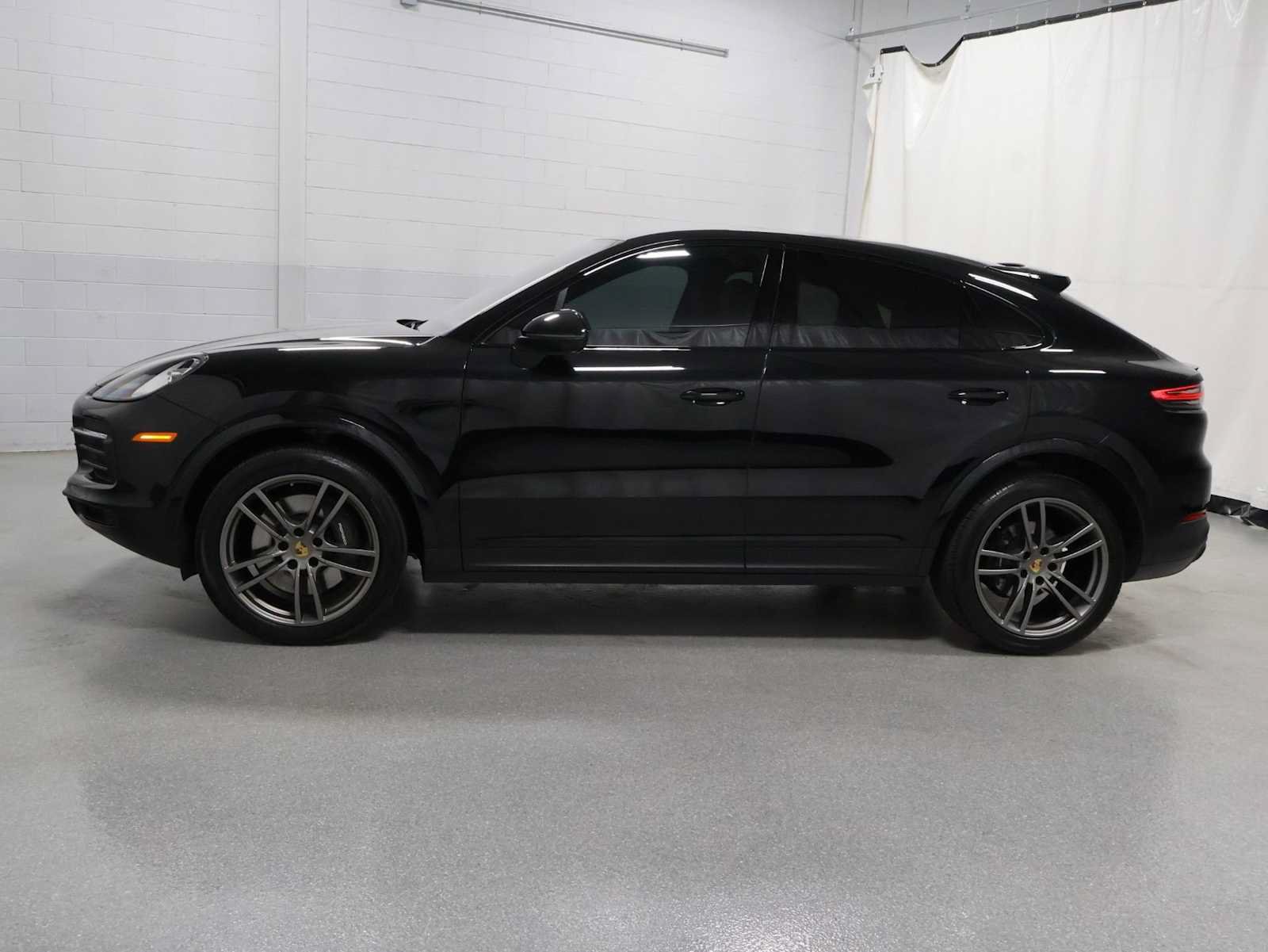 Certified 2023 Porsche Cayenne Platinum Edition AWD/4WD image 2