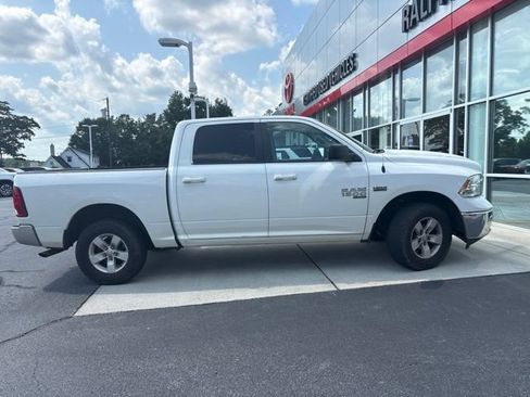 Used 2019 RAM 1500 Classic SLT AWD/4WD image 3