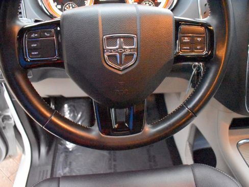 Used 2019 Dodge Grand Caravan SXT image 16