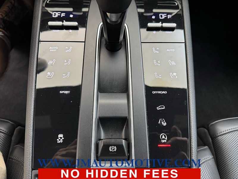 Used 2023 Porsche Macan AWD/4WD image 35