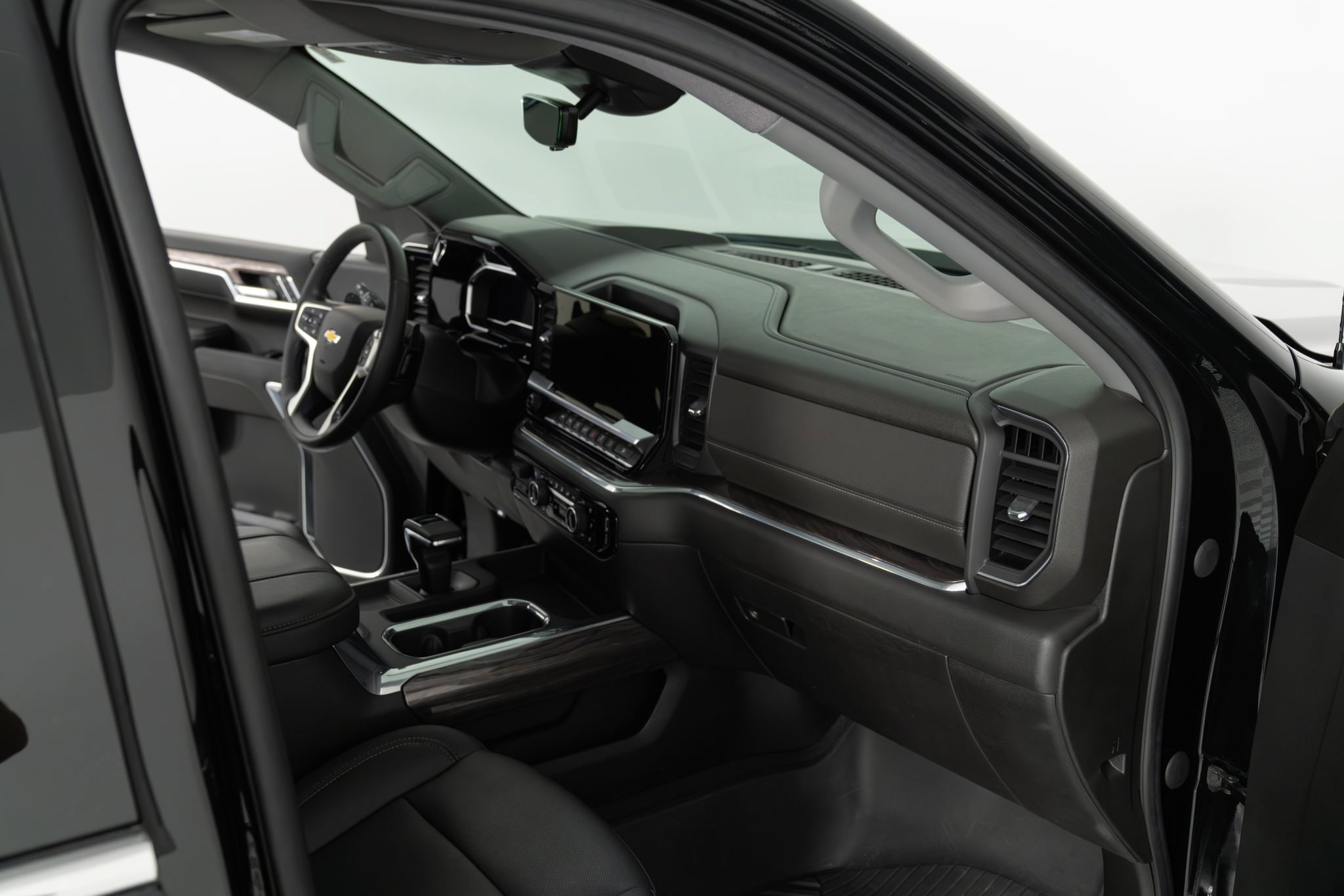Used 2023 Chevrolet Silverado 1500 LTZ w/ LTZ Premium Package AWD/4WD image 13