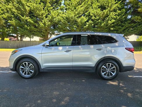 Used 2018 Hyundai Santa Fe SE FWD image 3