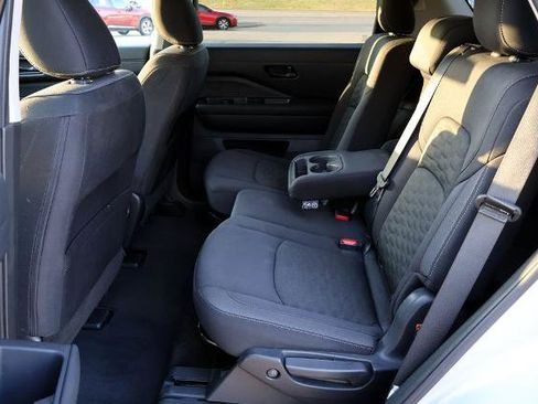 Certified 2025 Nissan Pathfinder SV FWD image 13