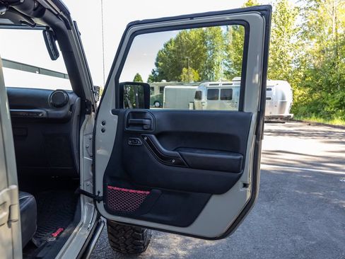 Used 2018 Jeep Wrangler Unlimited Rubicon AWD/4WD image 23