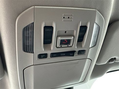 Used 2023 Toyota Highlander Limited image 34