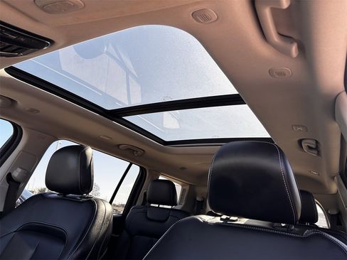 Used 2023 Jeep Grand Cherokee L Limited image 23