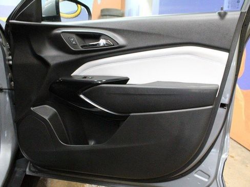 Certified 2024 Chevrolet Trax LT image 9