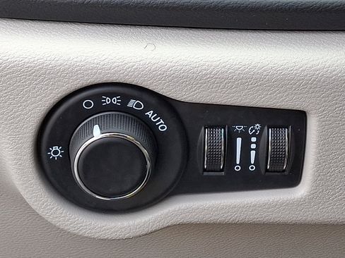 Used 2024 Chrysler Voyager LX FWD image 26