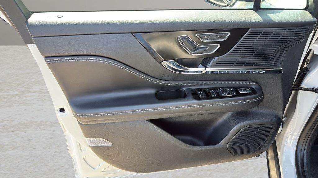 Used 2020 Lincoln Corsair AWD w/ Premium Package image 10