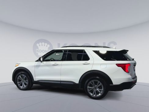 Used 2023 Ford Explorer XLT w/ Equipment Group 202A AWD/4WD image 8