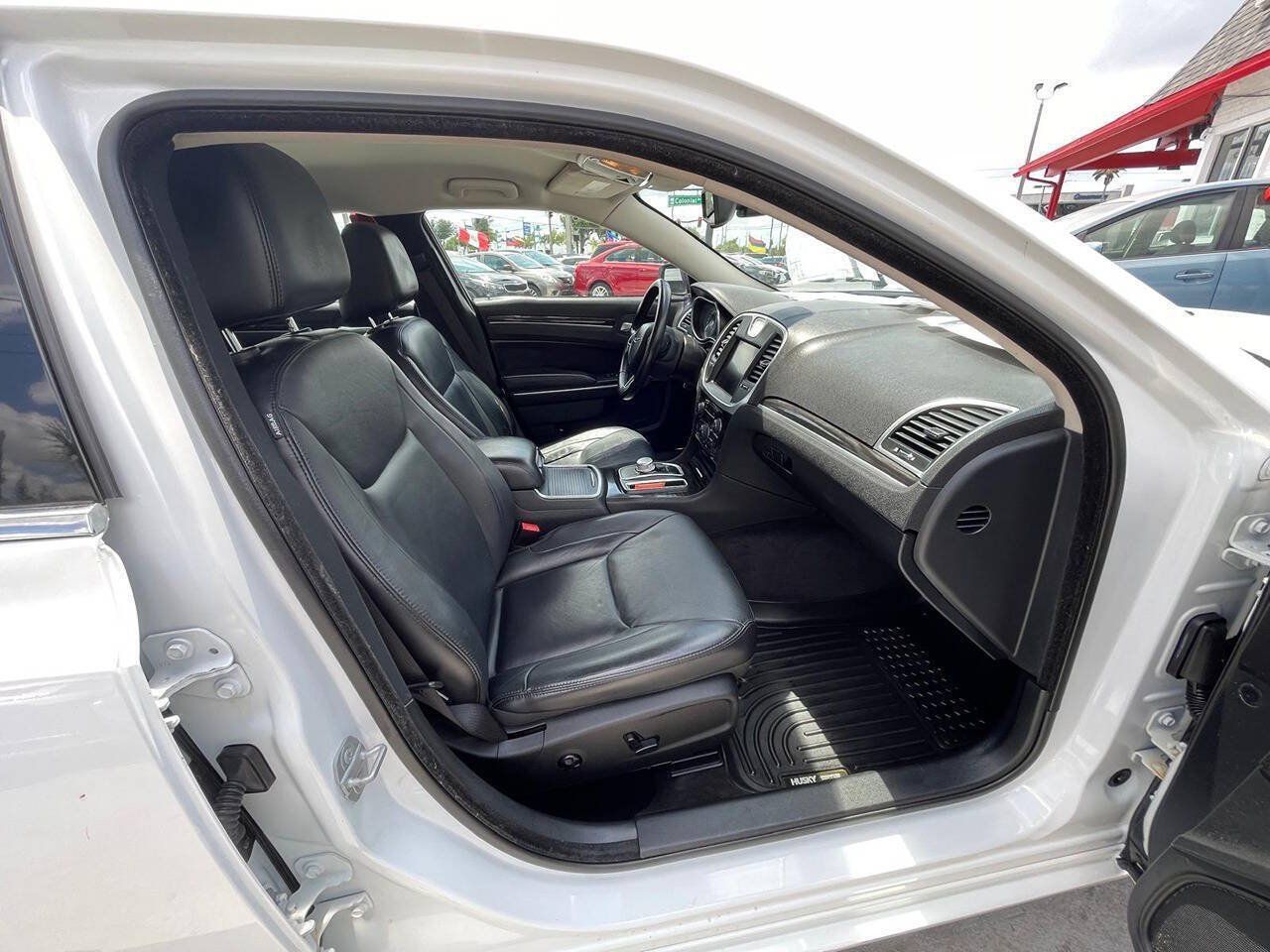 Used 2015 Chrysler 300 Limited RWD image 10