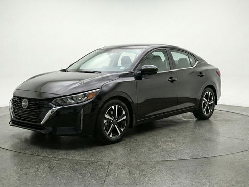 Used 2025 Nissan Sentra SV image 3