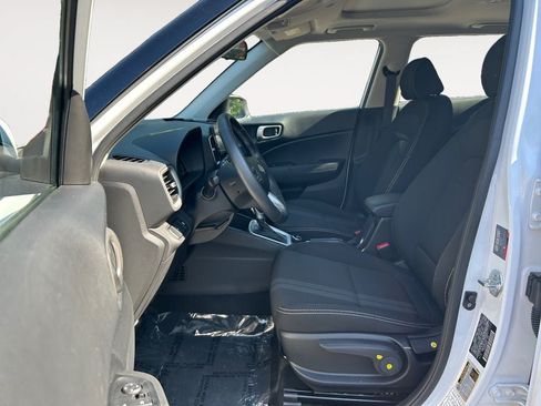 Used 2025 Hyundai Venue SEL FWD image 6