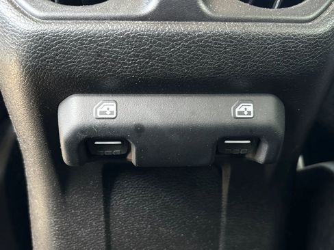 Used 2024 Jeep Wrangler Unlimited image 21