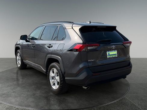 Used 2021 Toyota RAV4 XLE AWD/4WD image 7