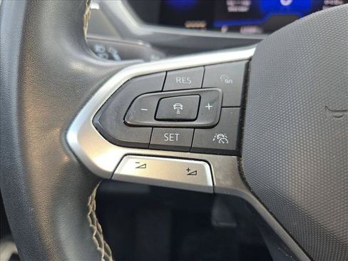 Used 2022 Volkswagen Tiguan SE w/ Panoramic Sunroof Package FWD image 15