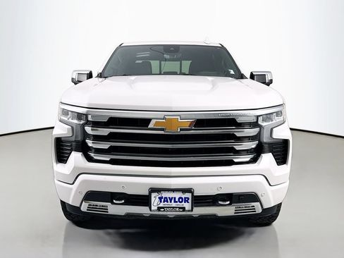 Used 2024 Chevrolet Silverado 1500 High Country w/ Technology Package AWD/4WD image 2