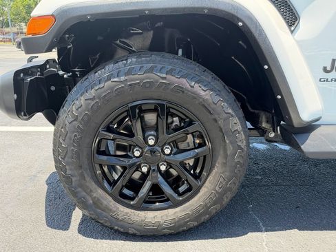 Used 2022 Jeep Gladiator Sport AWD/4WD image 9