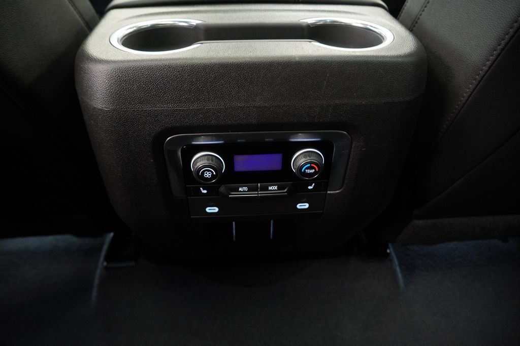 Used 2022 Chevrolet Tahoe LT w/ Luxury Package AWD/4WD image 18