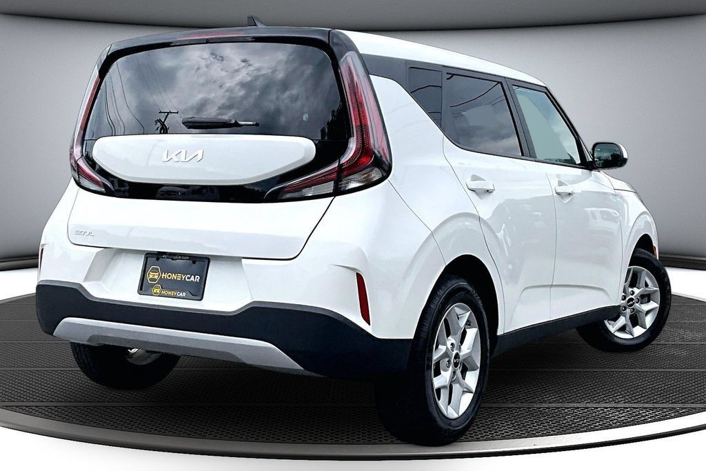 Used 2023 Kia Soul LX w/ Option Group 015 FWD image 6