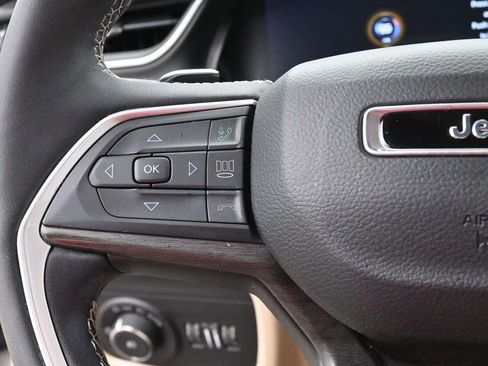 Used 2023 Jeep Grand Cherokee Limited AWD/4WD image 17