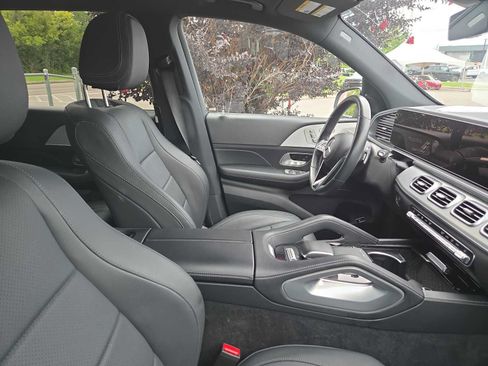 Used 2025 Mercedes-Benz GLS 450 4MATIC image 3