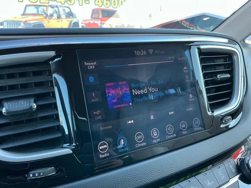 Used 2018 Chrysler Pacifica Touring-L w/ Advanced Safetytec Group image 27