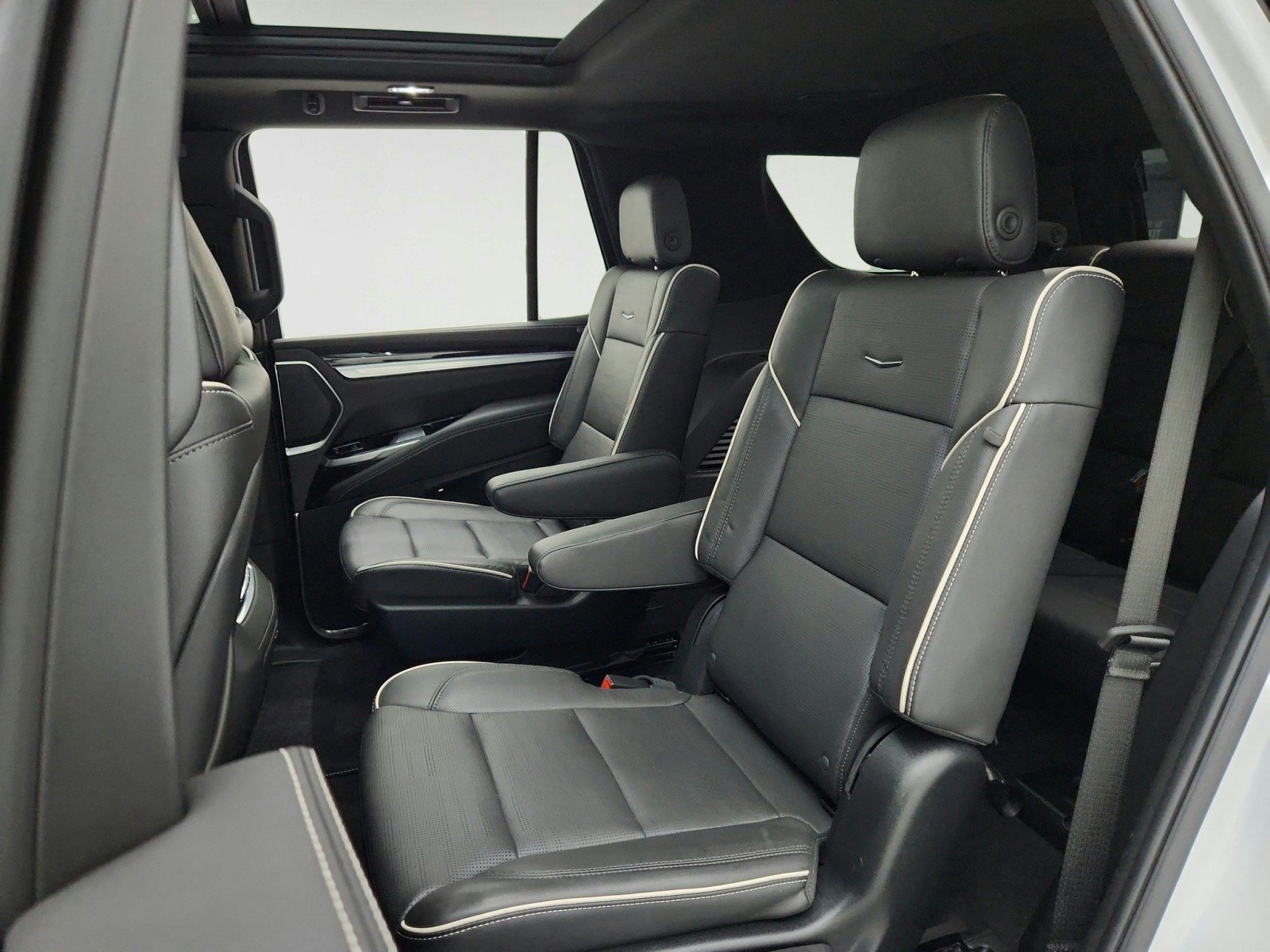 Used 2025 Cadillac Escalade Sport w/ LPO, ONYX Package AWD/4WD image 26