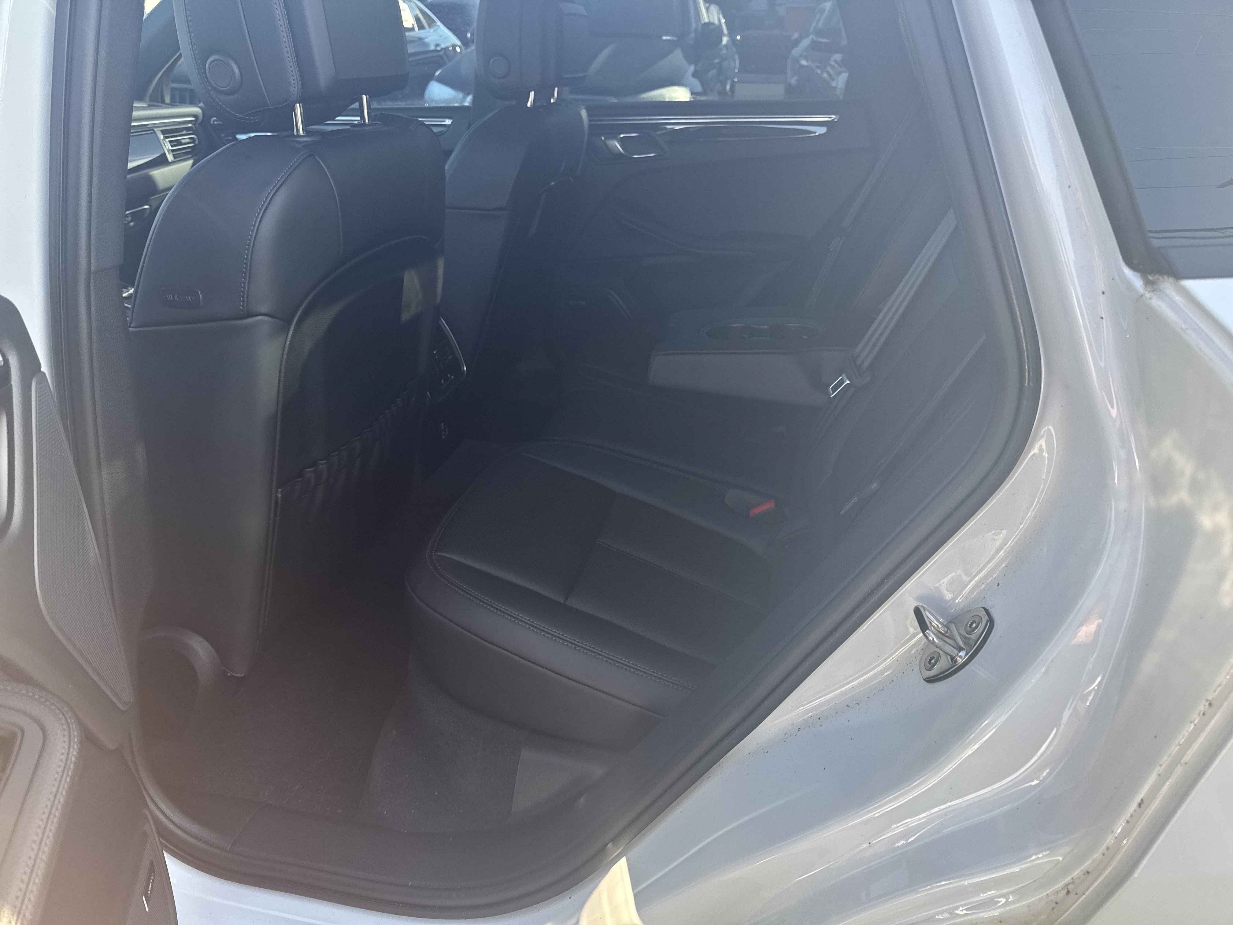 Used 2025 Porsche Macan AWD/4WD image 32