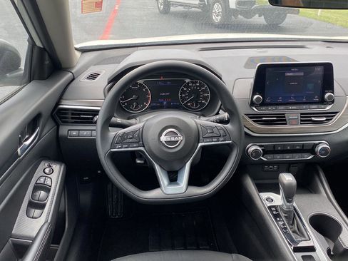Used 2025 Nissan Altima 2.5 SV AWD/4WD image 10