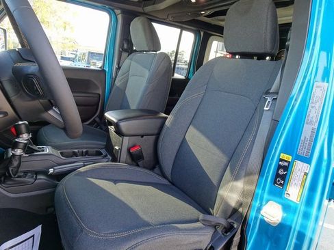 Used 2024 Jeep Wrangler Unlimited image 11