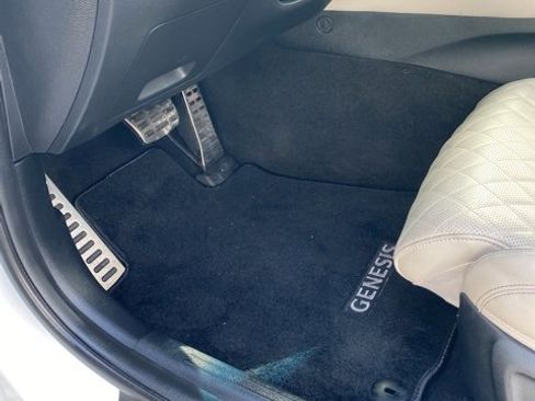 Used 2022 Genesis G70 3.3T image 12