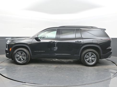 Used 2025 Chevrolet Traverse LT FWD image 7
