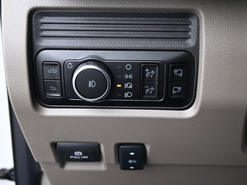 Used 2025 Ford F450 Platinum w/ Platinum Plus Package image 30