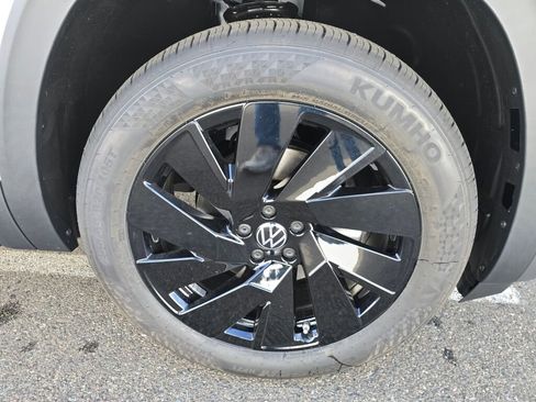 New 2026 Volkswagen Atlas SE image 23