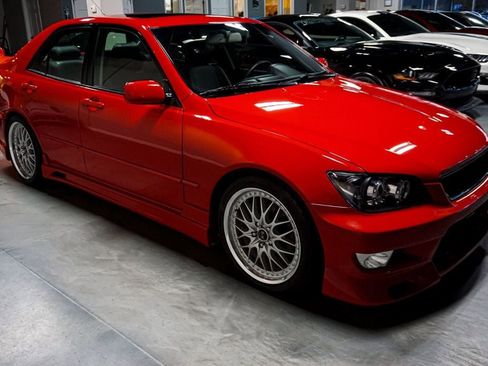 Used 2002 Lexus IS 300 image 4