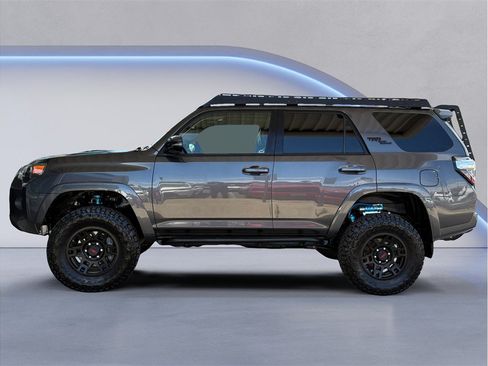 Used 2018 Toyota 4Runner TRD Off-Road Premium w/ Convenience Package AWD/4WD image 3