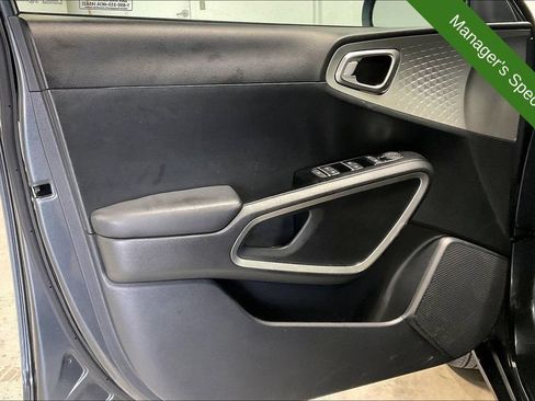 Used 2025 Kia Soul LX w/ LX Technology Package FWD image 21