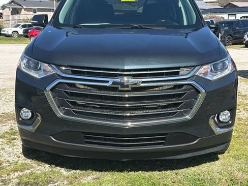 Used 2020 Chevrolet Traverse LT image 2