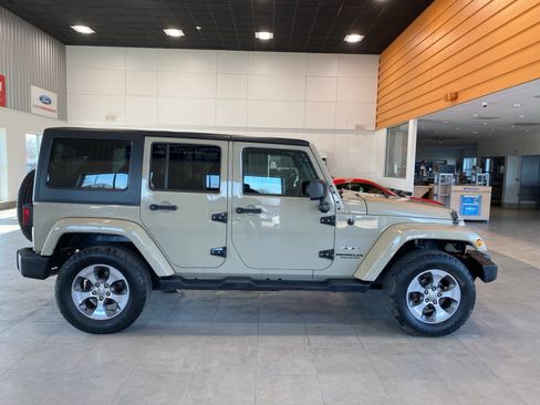 Used 2017 Jeep Wrangler Unlimited Sahara w/ Connectivity Group image 6
